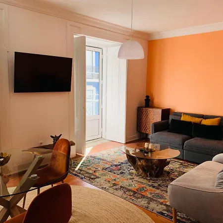 Apartment Spacious 1 Bedroom With A Parking Spot In Chiado