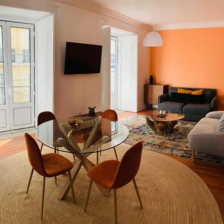 Spacious 1 Bedroom With A Parking Spot In Chiado Apartment Lisbon