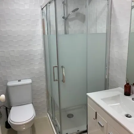 Spacious 1 Bedroom With A Parking Spot In Chiado Apartment *