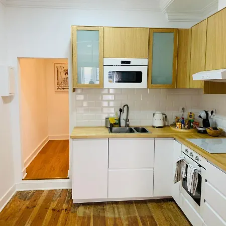 Spacious 1 Bedroom With A Parking Spot In Chiado Lisboa