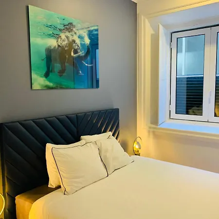 Spacious 1 Bedroom With A Parking Spot In Chiado *