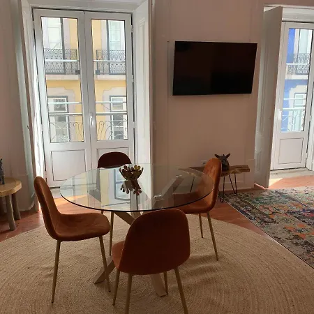 Spacious 1 Bedroom With A Parking Spot In Chiado Διαμέρισμα *