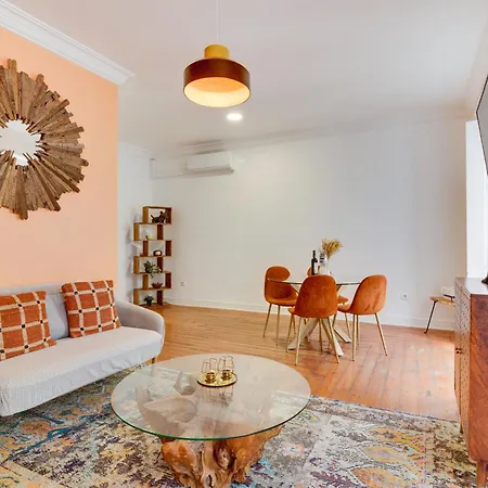 Spacious 1 Bedroom With A Parking Spot In Chiado *