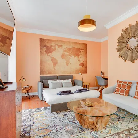 Spacious 1 Bedroom With A Parking Spot In Chiado