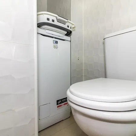 Spacious 1 Bedroom With A Parking Spot In Chiado Διαμέρισμα *