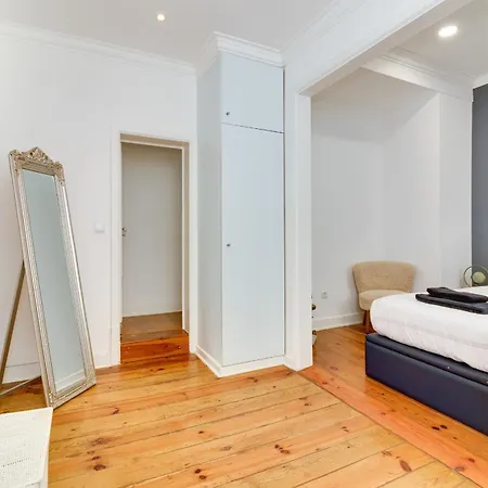 Spacious 1 Bedroom With A Parking Spot In Chiado Διαμέρισμα *