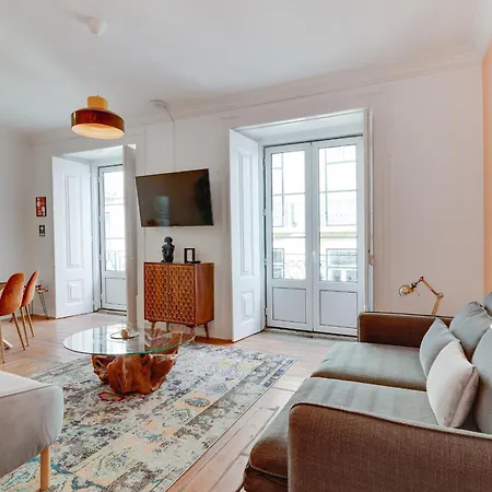 Spacious 1 Bedroom With A Parking Spot In Chiado Lisboa