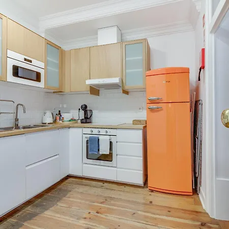 Spacious 1 Bedroom With A Parking Spot In Chiado 公寓