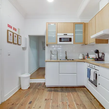 Spacious 1 Bedroom With A Parking Spot In Chiado 公寓 *