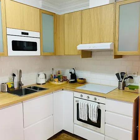 Spacious 1 Bedroom With A Parking Spot In Chiado 公寓