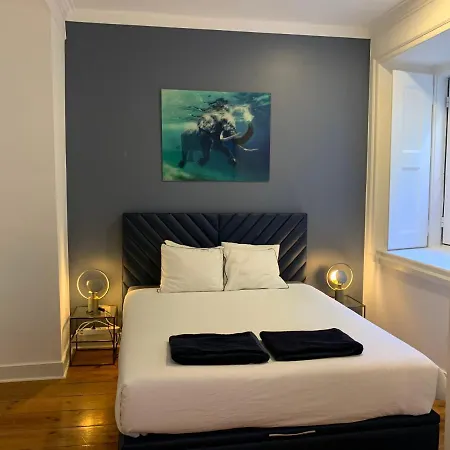 Spacious 1 Bedroom With A Parking Spot In Chiado 公寓 *