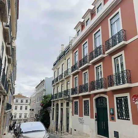 Spacious 1 Bedroom With A Parking Spot In Chiado 公寓 *